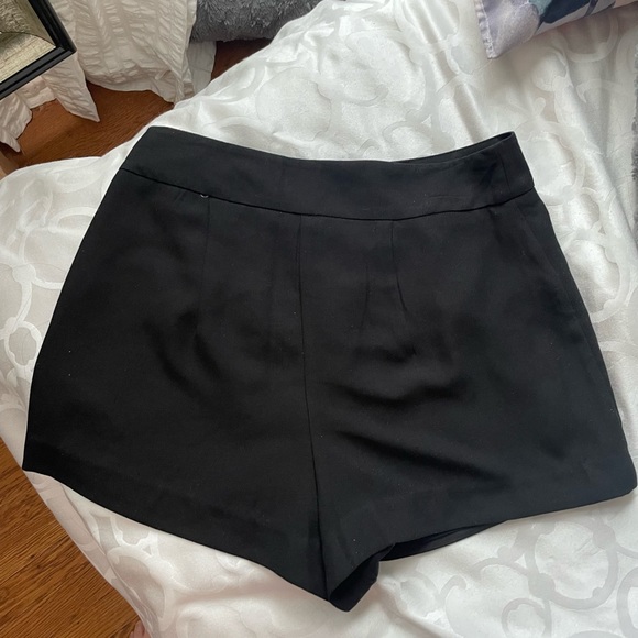 Black skirt/shorts - Picture 3 of 3